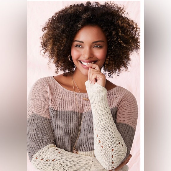 Maurices Chenille Colorblock
Pullover.  Pre-loved. Slightly cropped. XL - Picture 5 of 5